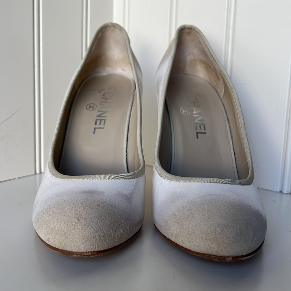 CHANEL White Suede Ombre Pumps Size 38.5 - Picture 9 of 15
